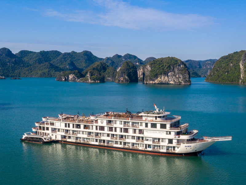 kh&aacute;m ph&aacute; Vịnh Hạ Long đầu năm